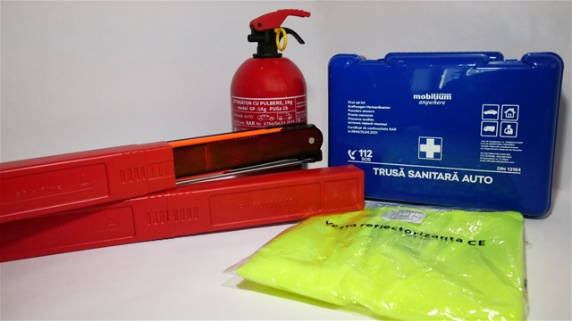 Kit Siguranță Auto cu Extinctor, Trusă Medicală și Triunghiuri Reflectorizante – Conform Cod Rutier [2]