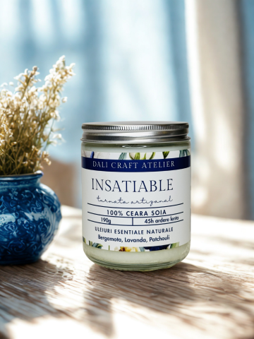 Lumanari in recipiente de sticla - Lumanare parfumata "Insatiable"