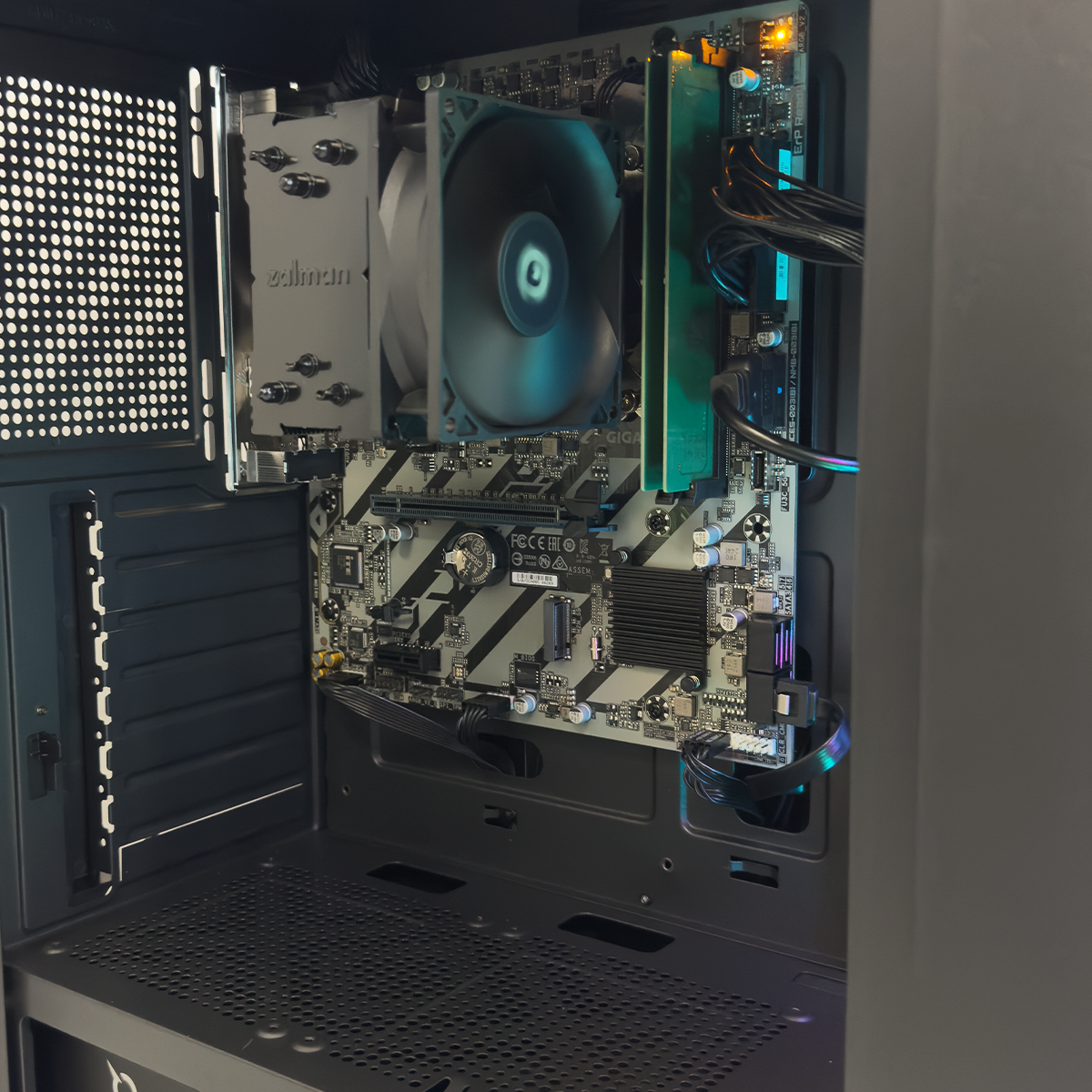 Unitate Calculator Office Intel Ultra 5 225, 16GB RAM DDR5, 480 GB SSD, Intel Graphics, Windows 11 Pro [3]