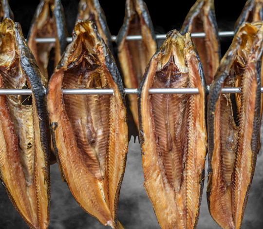 stavrizi de Marea Neagra afumati cu lemn de smochin