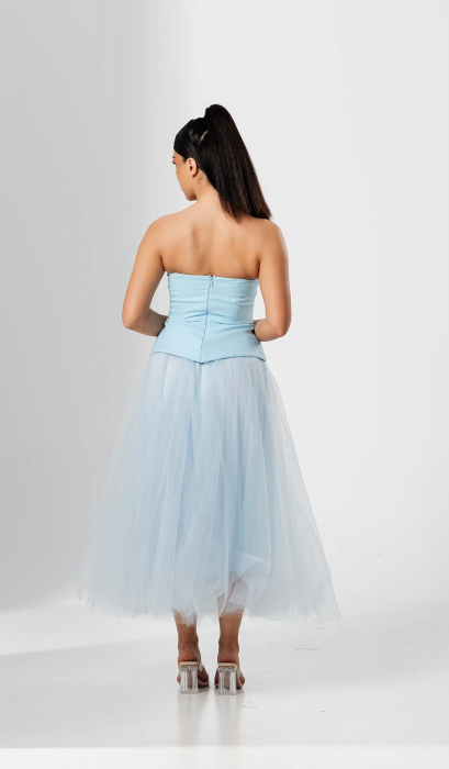 Compleu elegant ,cu bustiera asimetrica si fusta din tull [4]