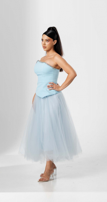 Compleu elegant ,cu bustiera asimetrica si fusta din tull [3]