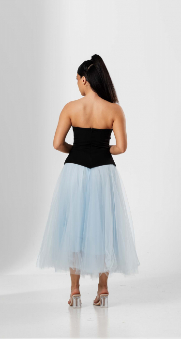 Compleu elegant ,cu bustiera asimetrica si fusta din tull [4]