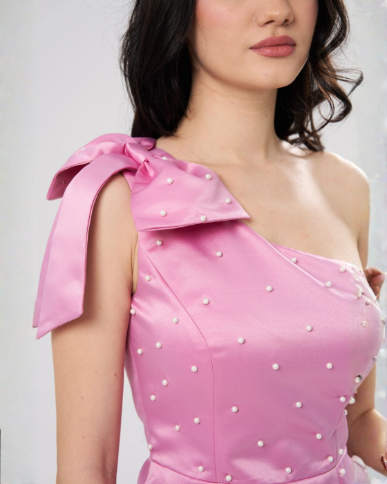 Rochie scurta ANDREEA roz,eleganta ,pe un umar ,cu aplicatii tip perle si funda decorativa [5]
