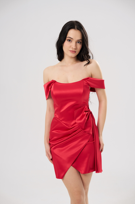 Rochie scurtă elegantă AMIRA cu bust tip corset, umeri căzuți și fusta drapata, rosu [4]