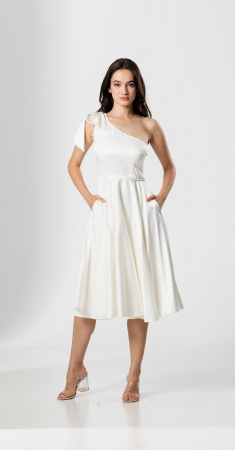 ROCHII MIDI - Rochie midi, AMARA, pe un umăr, cu funda , croială cloș si talie accesorizata