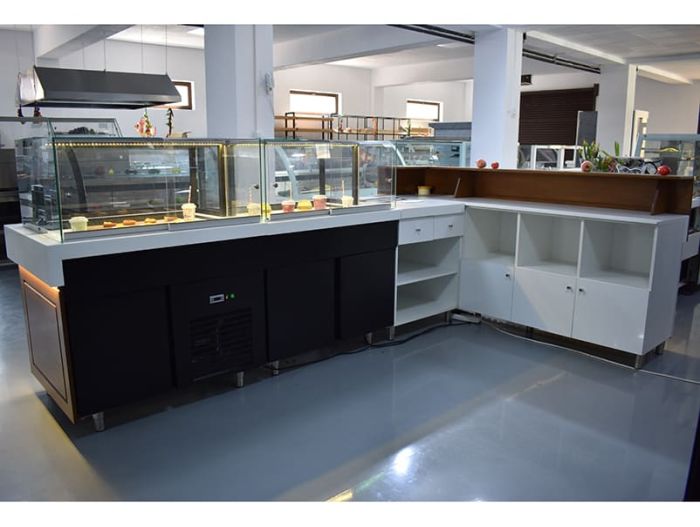Vitrina prezentare din compozit - decorata cu lemn [5]