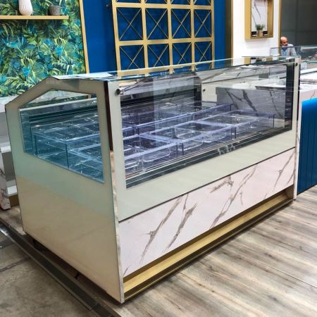 Gelaterie - Vitrina de Inghetata