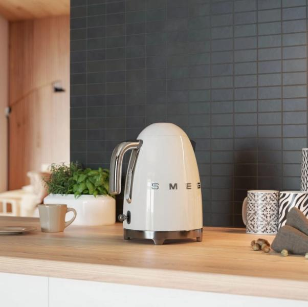 Fierbător electric Smeg KLF03WHEU, 1,7 L, 2400 W, bază 360°, alb [2]