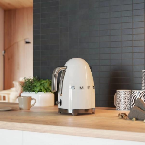 Fierbător electric Smeg KLF03WHEU, 1,7 L, 2400 W, bază 360°, alb [1]