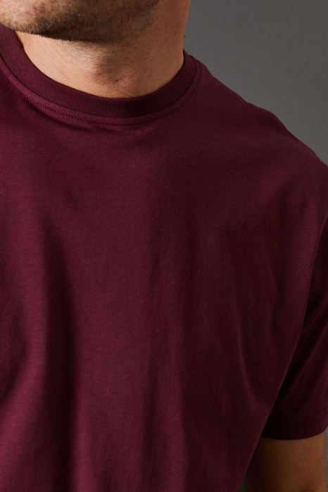 Tricou bordeaux simplu cu guler rotund [2]