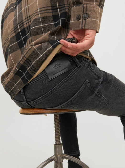 BLUGI CU CROIALĂ CONICĂ [5]