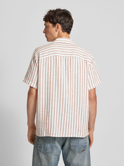 Cămașa cu model în dungi [2]