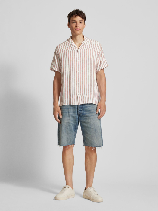 Cămașa cu model în dungi [4]