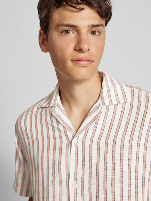 Cămașa cu model în dungi [3]