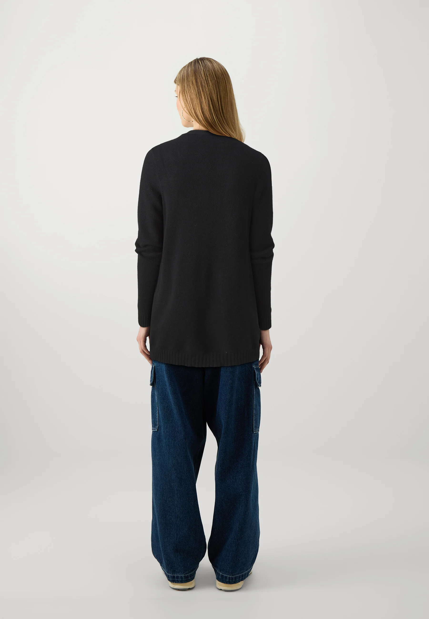 Cardigan soft touch cu buzunare [3]