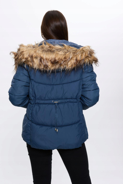 Geacă cu glugă albastră [4]