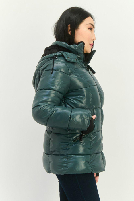 Jachetă pufoasă cu glugă și logo [4]