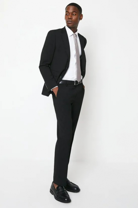 Pantaloni de costum negri, model esențial [2]