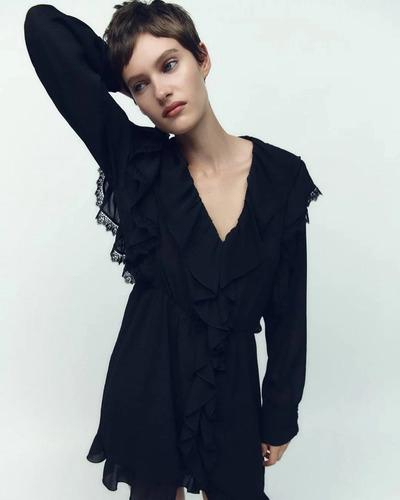 Rochie cu volane cu aplicație din dantelă neagră [3]