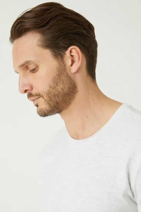 Tricou cu guler rotund [2]