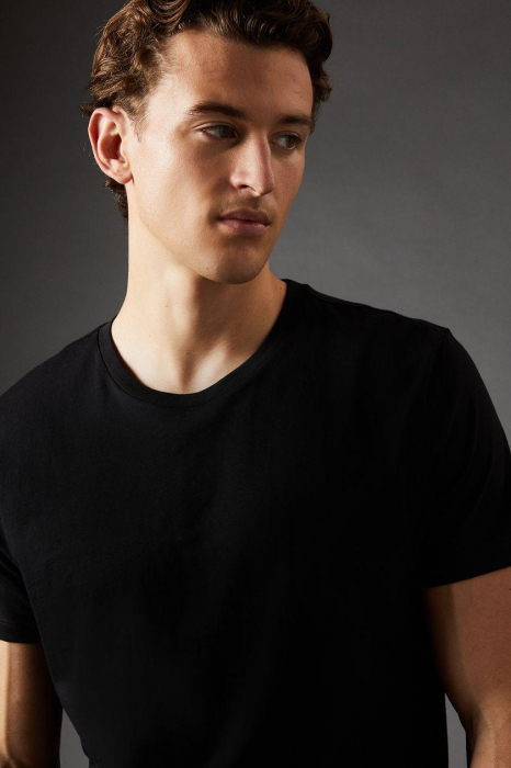 Tricou simplu negru [2]