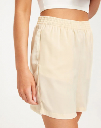 Pantaloni scurti din satin [2]