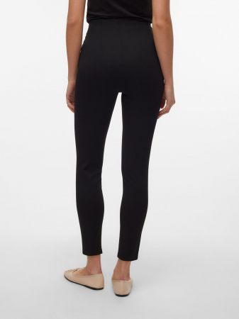 Pantaloni slim [1]