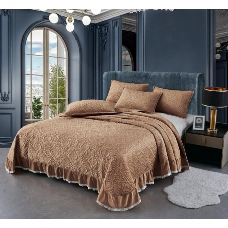 CUVERTURI - Cuvertura catifea cu volanase si dantela + 2 fețe pernă, maro deschis C1317