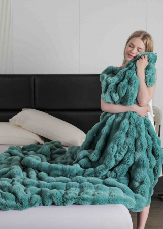 Patura Dubla Super Pufoasa cu Blanita de Iepure Verde C799 [2]