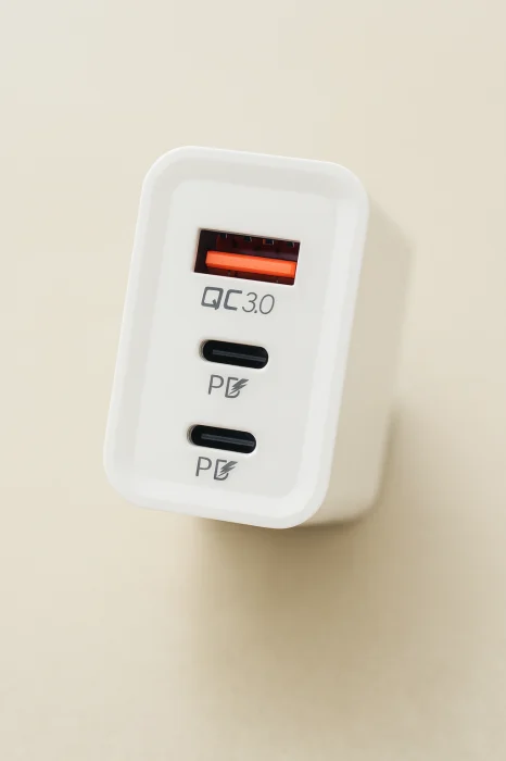 PD80 Hálózati Gyors Töltő, 40W, 2x Type-C + 1x USB, Fehér – Gyors Töltés, Kompakt, Univerzális [1]