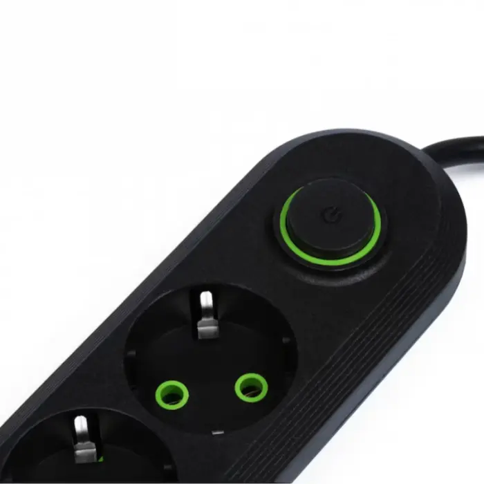 Univerzális hosszabbító 3 aljzattal és 2 USB porttal, beépített akasztóval, hőálló kivitelben, 2 m hosszú, fekete színben, kapcsolóval – multifunkcionális megoldás otthonra és irodába [8]