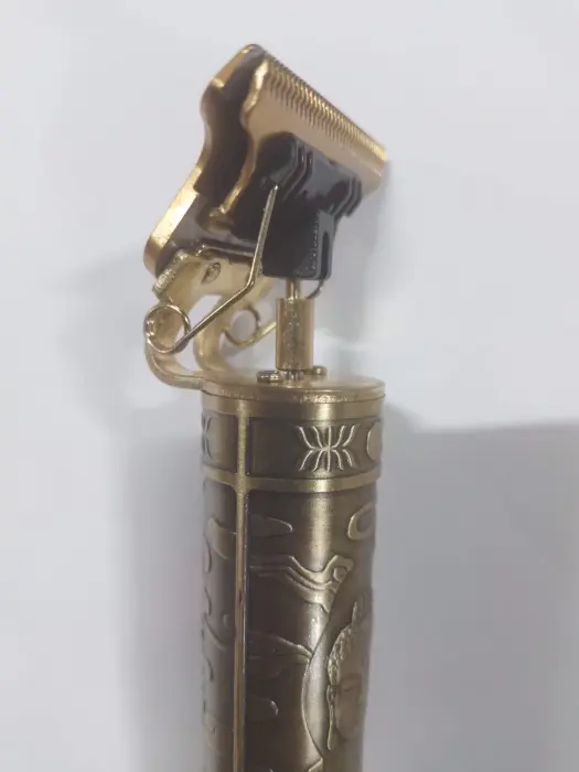 WA-08155 Haj- és Szakállnyíró Teljes Kiegészítőkkel, 18650 mAh Akkumulátorral, 180 perces Használati Idő, 4 Fésűhossz, Ideális Otthoni és Profi Szalon Használatra [4]