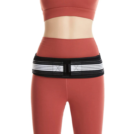 Isiász fájdalomcsillapító csípőöv, légáteresztő neoprén, unisex, állítható 43" × 8,9 cm, SI ízület támasz, csúszásmentes, fekete/fehér [1]