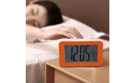 KADIO 1828 LCD kijelzős asztali óra – elemmel működő, világítással [5]