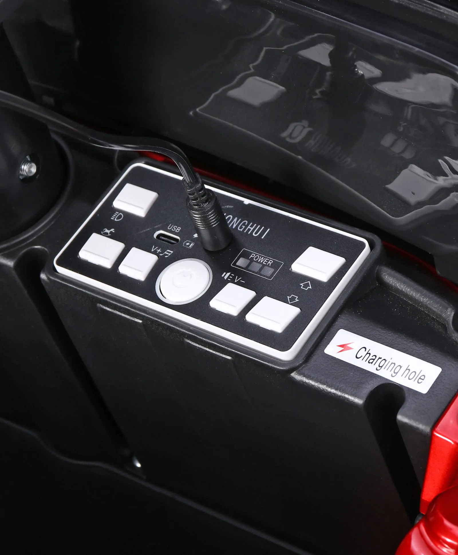 Gyermek elektromos autó Jeep, távirányítóval, Bluetooth és zene funkcióval, világító szélvédő, műanyag kerekek, 85×61×54 cm, piros [10]