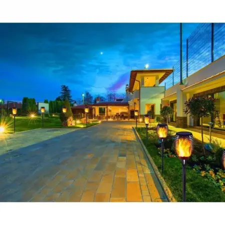 Napelemes Lánghatású Lámpa, 58 cm, 33 LED, Elegáns Kert Dizájn, 5W, Napelemes Töltés, 6–8 Órás Világítási Idő, 600mAh Ni-MH Akkumulátor, Ideális Udvarra, Teraszra és Kültéri Terekbe [2]