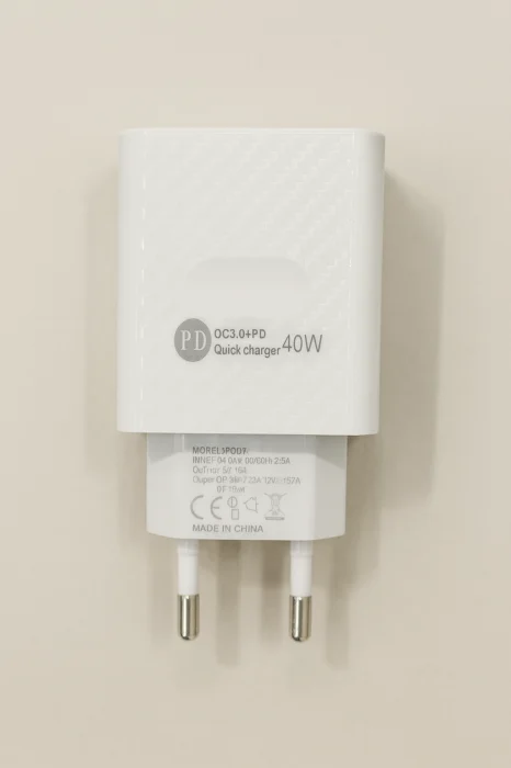 PD80 Hálózati Gyors Töltő, 40W, 2x Type-C + 1x USB, Fehér – Gyors Töltés, Kompakt, Univerzális [1]