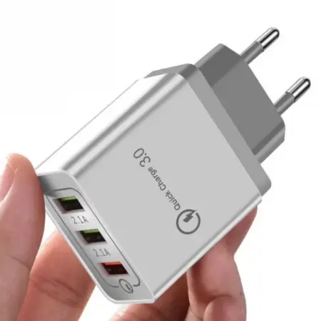 Többportos USB hálózati töltő 3 porttal, 2.1A, Quick Charge 3.0 – Gyors töltés, teljes védelem, kompakt és hordozható kialakítás, okostelefonokhoz és táblagépekhez, fehér [3]