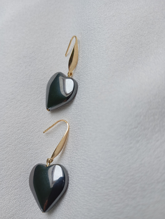Cercei Inimioara de Hematit negru 2cm cu tortite placate cu aur 18K [3]