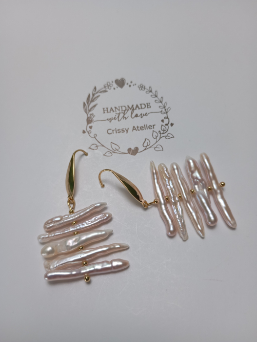 Cercei baroc cu perle lungi de apa dulce si tortite placate cu aur 18K [4]