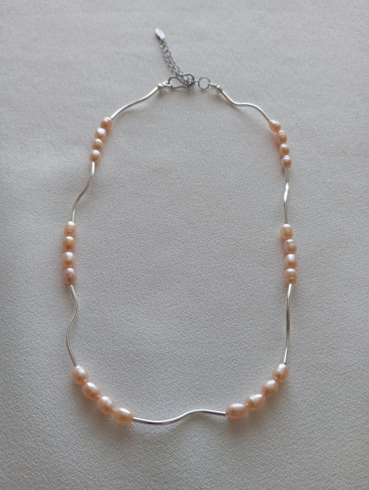 Colier cu perle roz si elemente argintate [2]