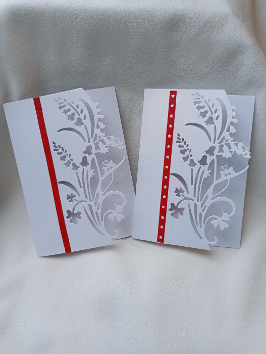 Felicitare eleganta alba cu flori de primavara [5]