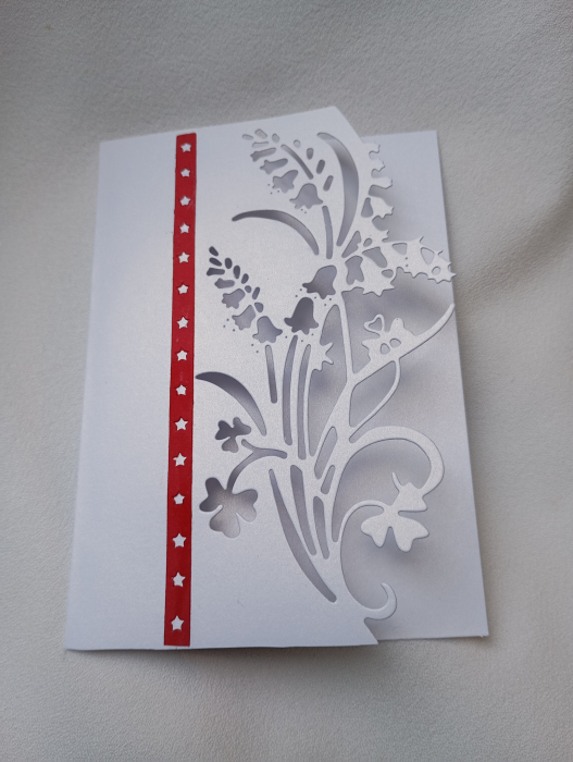 Felicitare eleganta alba cu flori de primavara [3]