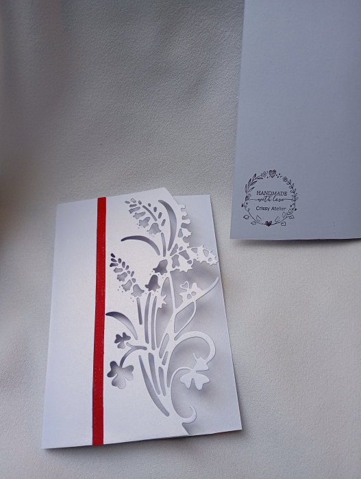 Felicitare eleganta alba cu flori de primavara [4]