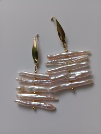 Bijuterii placate cu aur - Cercei baroc cu perle lungi de apa dulce si tortite placate cu aur 18K