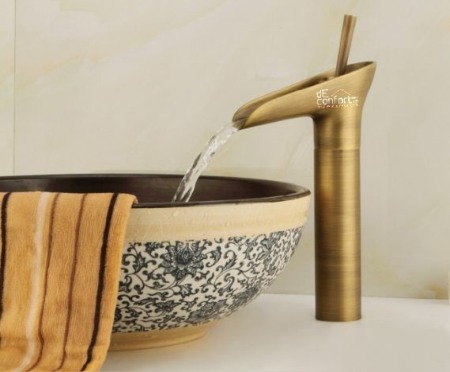 Baterie bronz antichizat Lagos montare langa lavoar