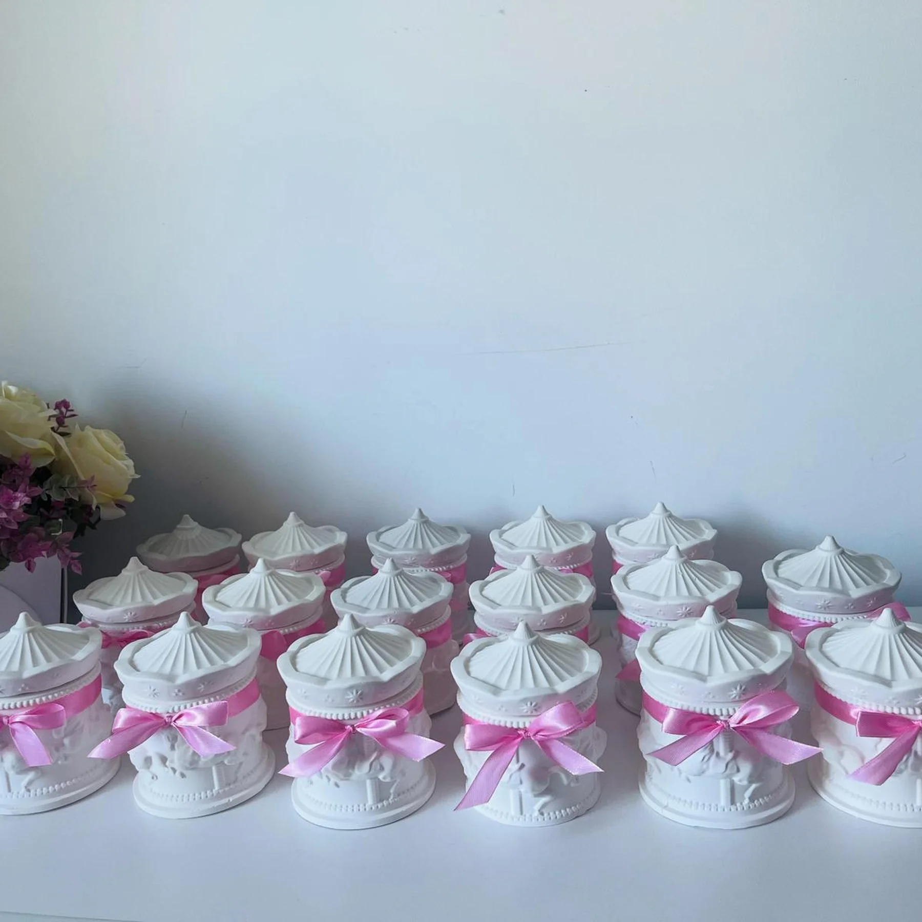 Mărturii din ceară de soia naturală – Lumânări parfumate handmade în vas ceramic cu panglica [2]