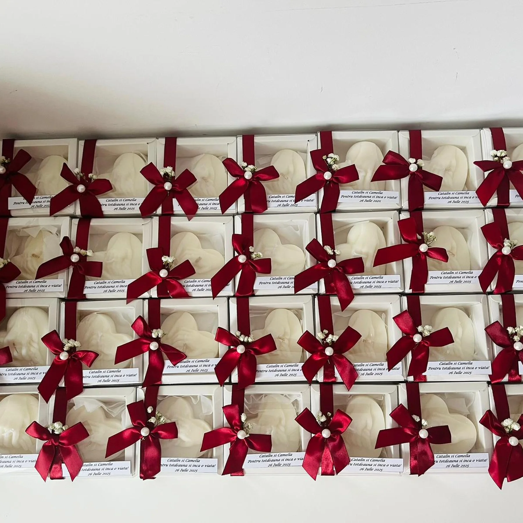 Mărturii elegante din ceară de soia naturală, în formă de inima, ambalate în cutie albă cu sigiliu rustic [2]