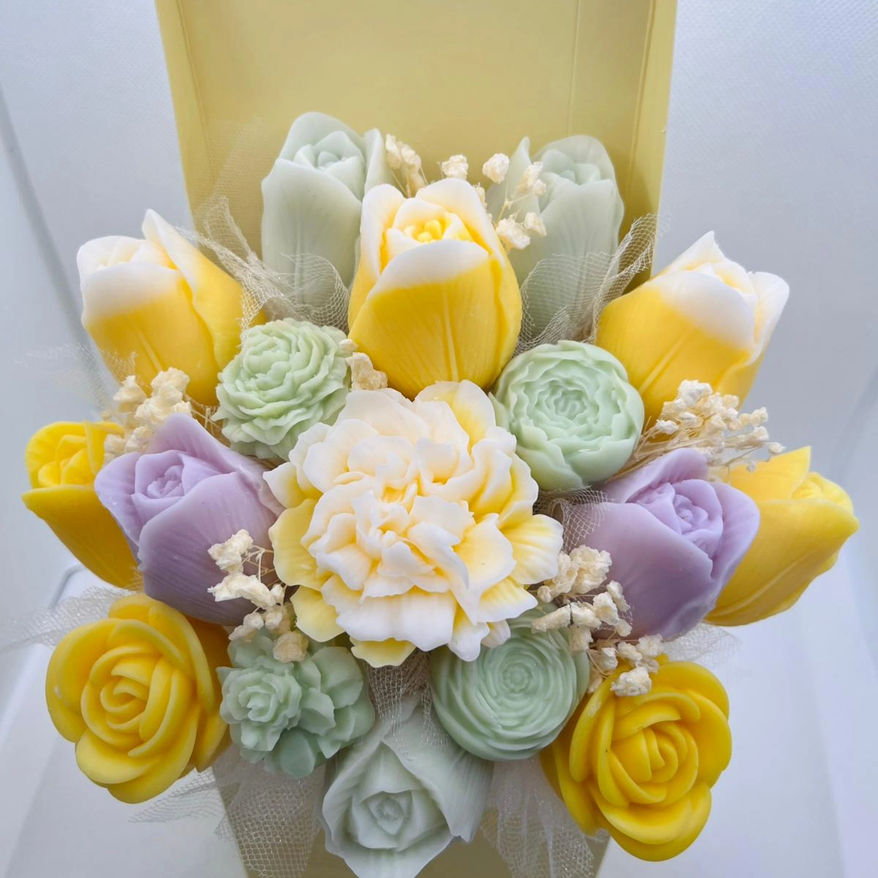 Aranjament floral din ceară de soia în cutie inalta – flori decorative premium cu flori uscate, cadou elegant [1]